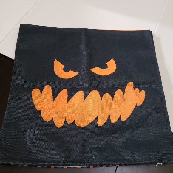Halloween pillow covers 17x17.5 set of 4 - Picture 7 of 10